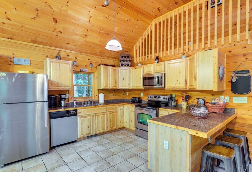 Moonshine Manor  Cabin W/ Hot Tub, Near Lake Lure