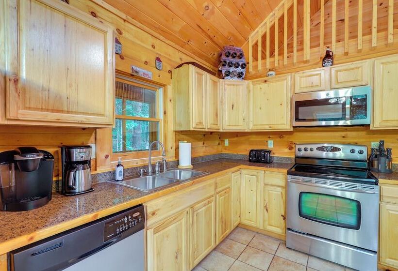 Moonshine Manor  Cabin W/ Hot Tub, Near Lake Lure