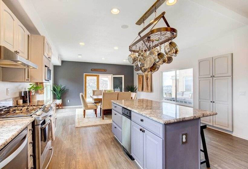 Mountaintop Ramona Home: Private Pool, Near Lake!