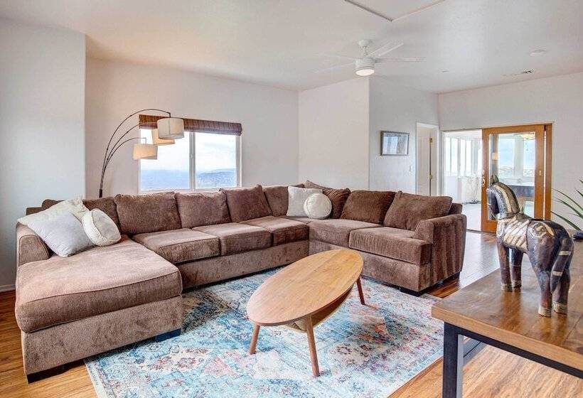 Mountaintop Ramona Home: Private Pool, Near Lake!