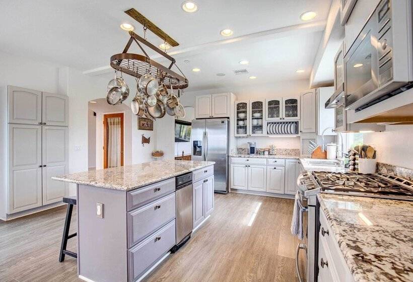 Mountaintop Ramona Home: Private Pool, Near Lake!