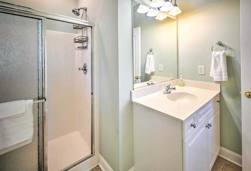 1 Mi To Beach + Hot Tub: Murrells Inlet Retreat!