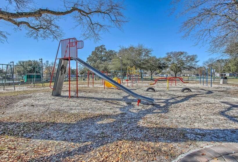 1 Mi To Beach + Hot Tub: Murrells Inlet Retreat!