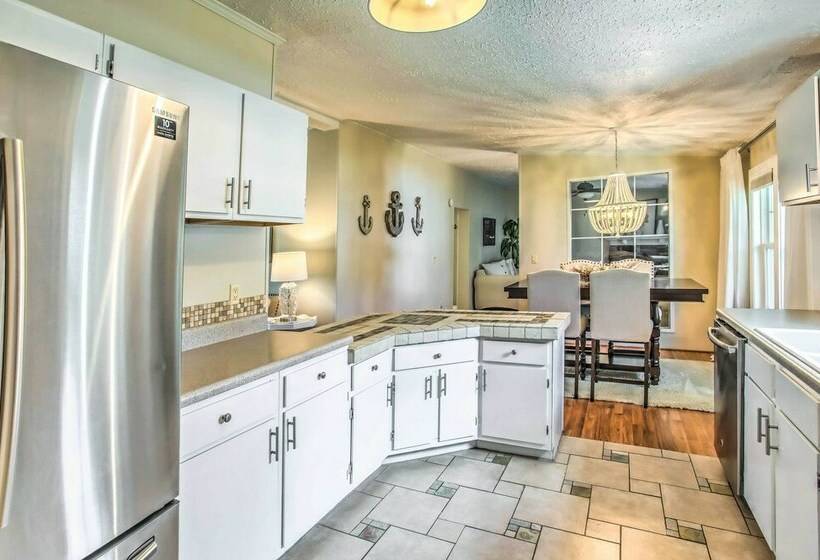 Murrells Inlet Home W/ 2 Screened In Porches!