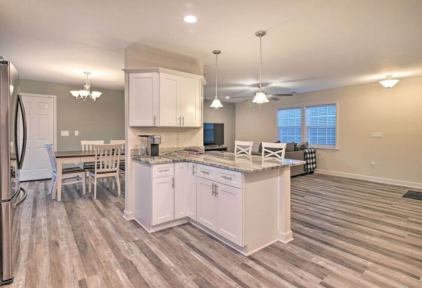 Murrells Inlet Home W/ Fire Pit: Near Beaches