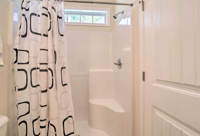 Myrtle Beach Cottage W/ Pool, Walk To Ocean!