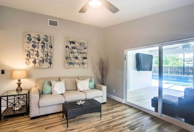 Naples Home W/ Lanai & Pool Near Vanderbilt Beach!