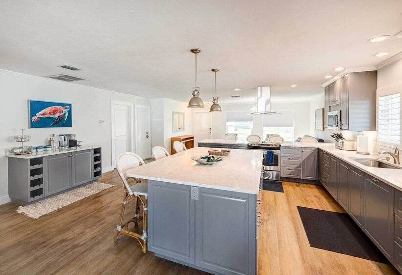 Naples Vacation Home: Private Pool + Hot Tub!