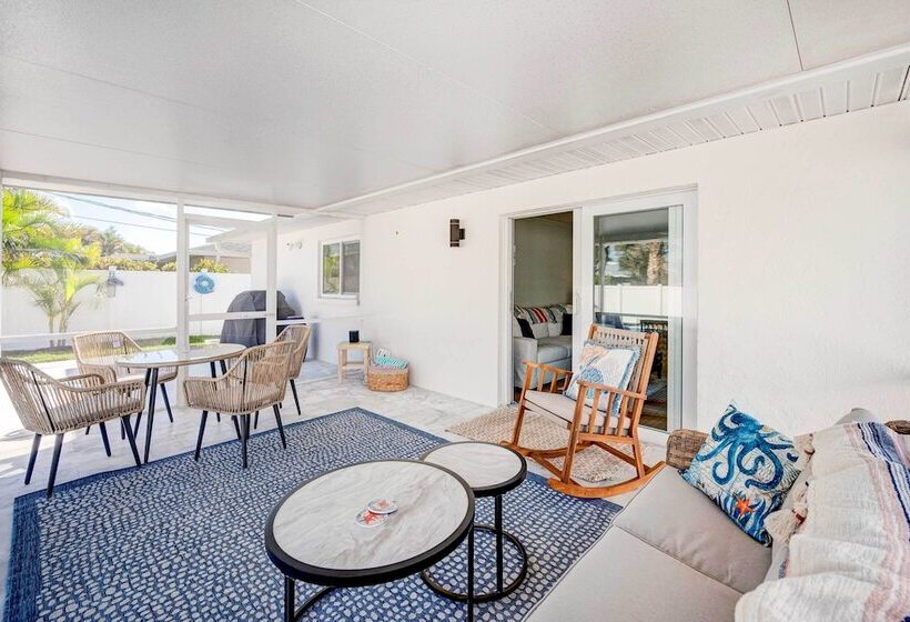 Naples Vacation Home: Private Pool + Hot Tub!