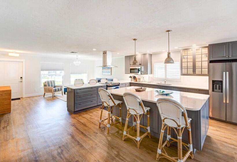 Naples Vacation Home: Private Pool + Hot Tub!