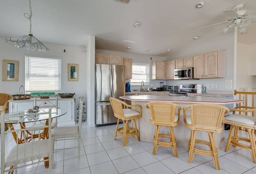 Nettles Island, Jensen Beach Home W/ Patio & Grill