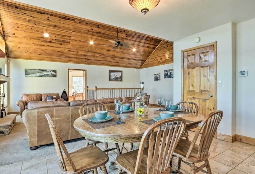 House W/ Deck Overlooking Lake Of The Ozarks!