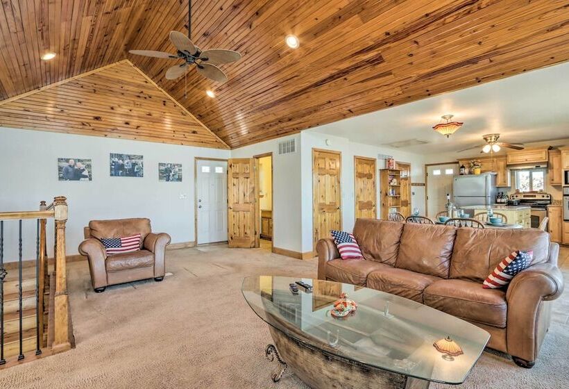 House W/ Deck Overlooking Lake Of The Ozarks!