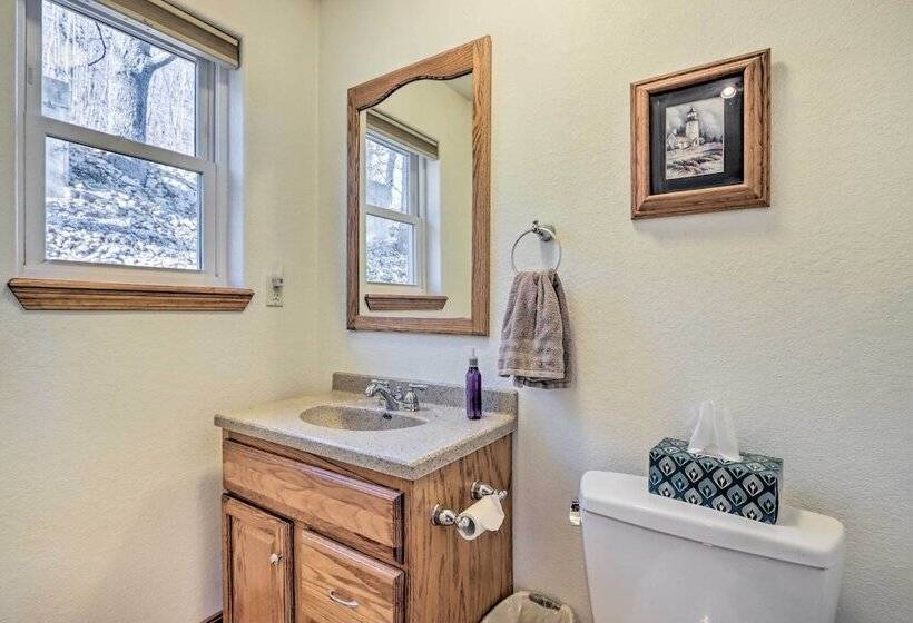 House W/ Deck Overlooking Lake Of The Ozarks!