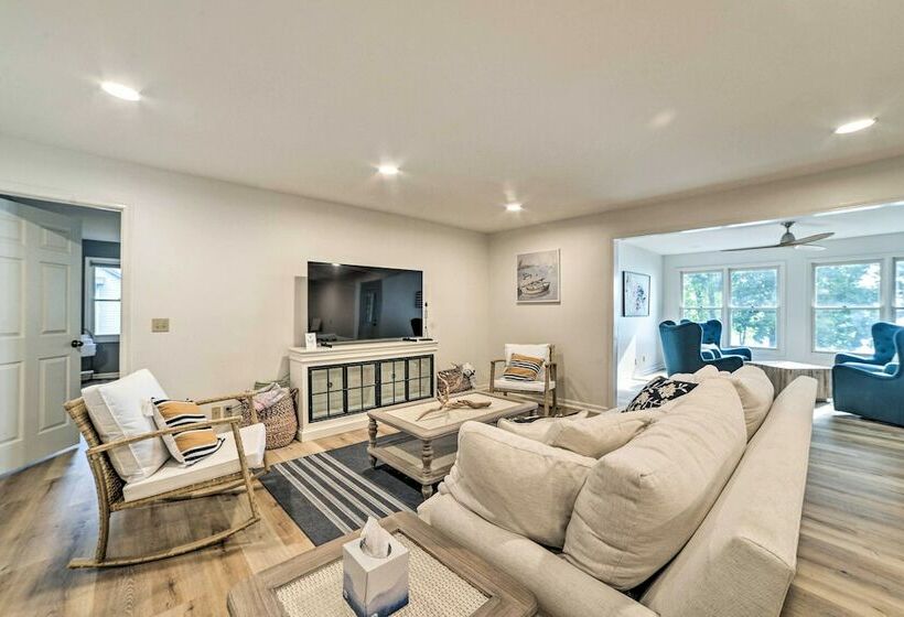 New! Spacious & Modern Retreat On Kentucky Lake