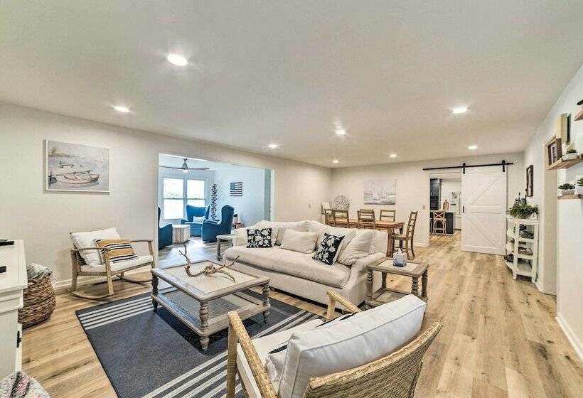 New! Spacious & Modern Retreat On Kentucky Lake