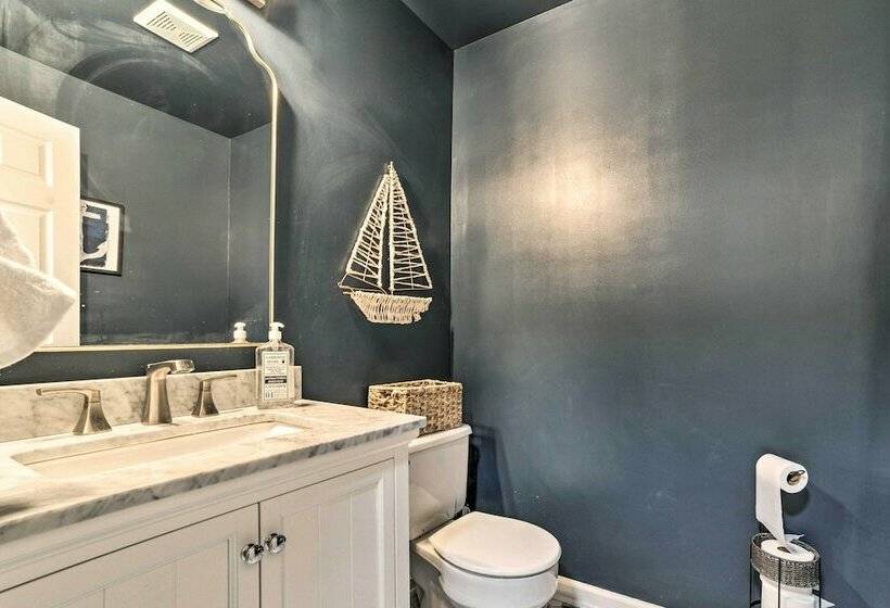 New! Spacious & Modern Retreat On Kentucky Lake