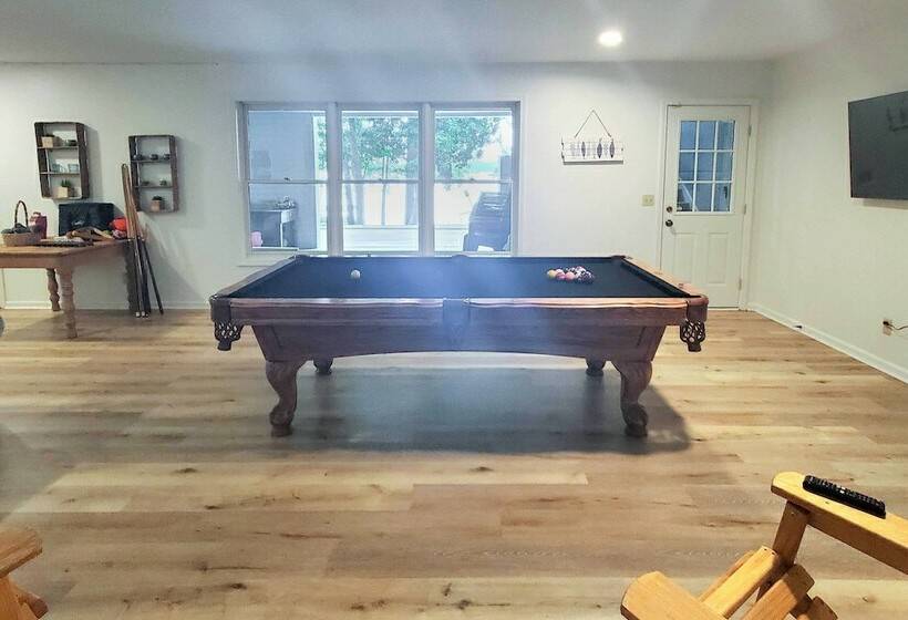 New! Spacious & Modern Retreat On Kentucky Lake