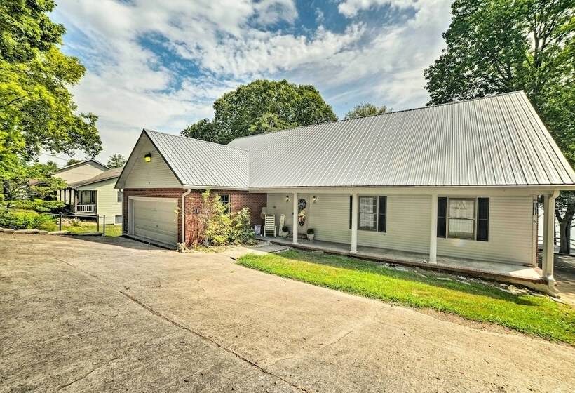 New! Spacious & Modern Retreat On Kentucky Lake