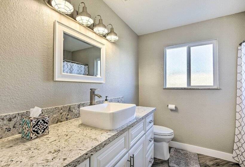 Newly Updated, Dog Friendly Peakview House!