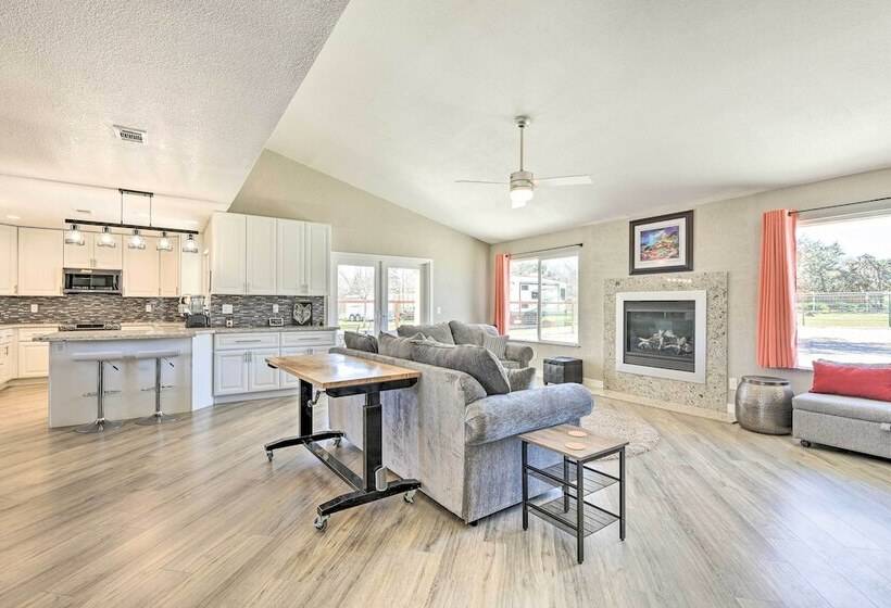 Newly Updated, Dog Friendly Peakview House!