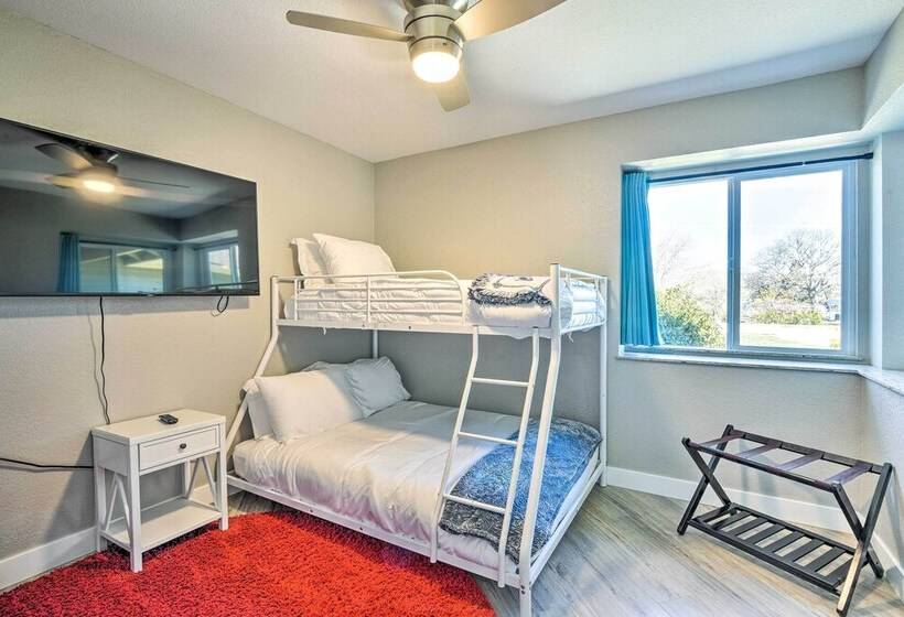 Newly Updated, Dog Friendly Peakview House!