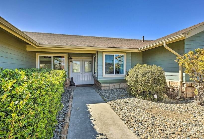 Newly Updated, Dog Friendly Peakview House!