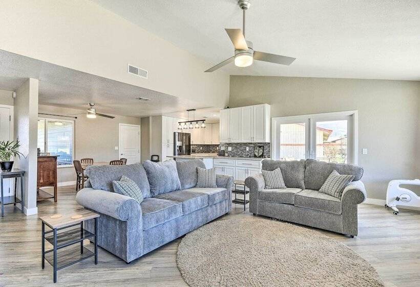 Newly Updated, Dog Friendly Peakview House!