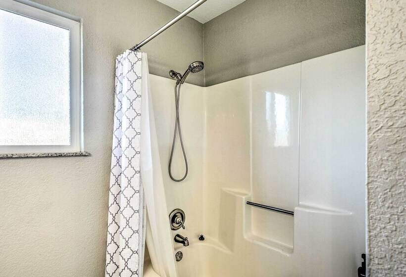 Newly Updated, Dog Friendly Peakview House!