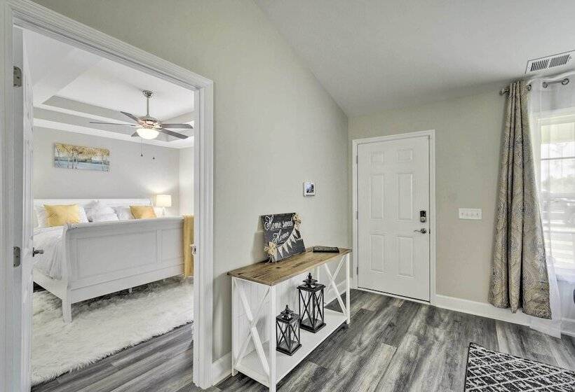3 Mi To Golf: Loris Home W/ Big Private Yard!