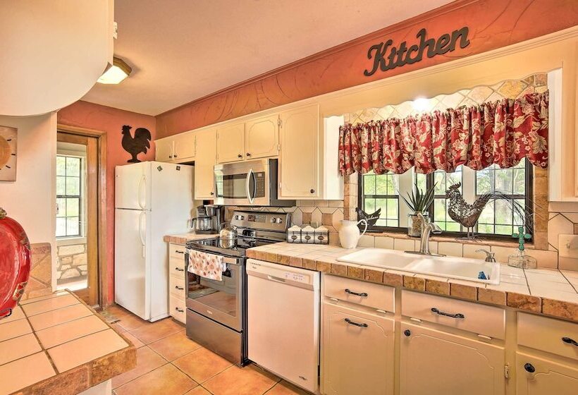 Nini S Love  Cottage W/ Deck + Fishing Pond!