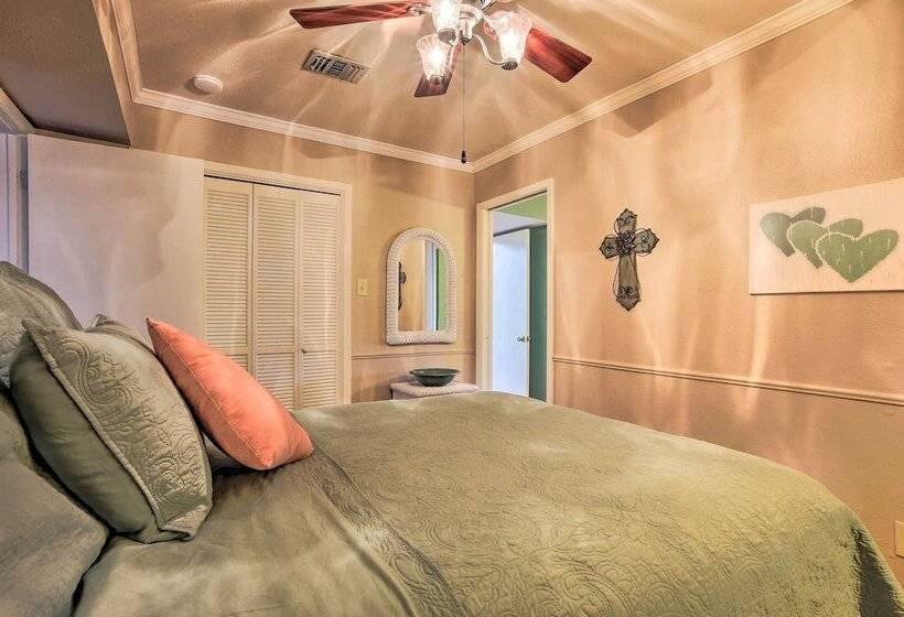 Nini S Love  Cottage W/ Deck + Fishing Pond!