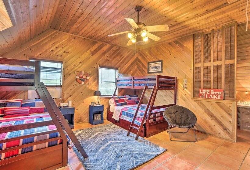 Nini S Love  Cottage W/ Deck + Fishing Pond!