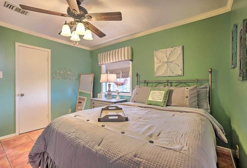 Nini S Love  Cottage W/ Deck + Fishing Pond!