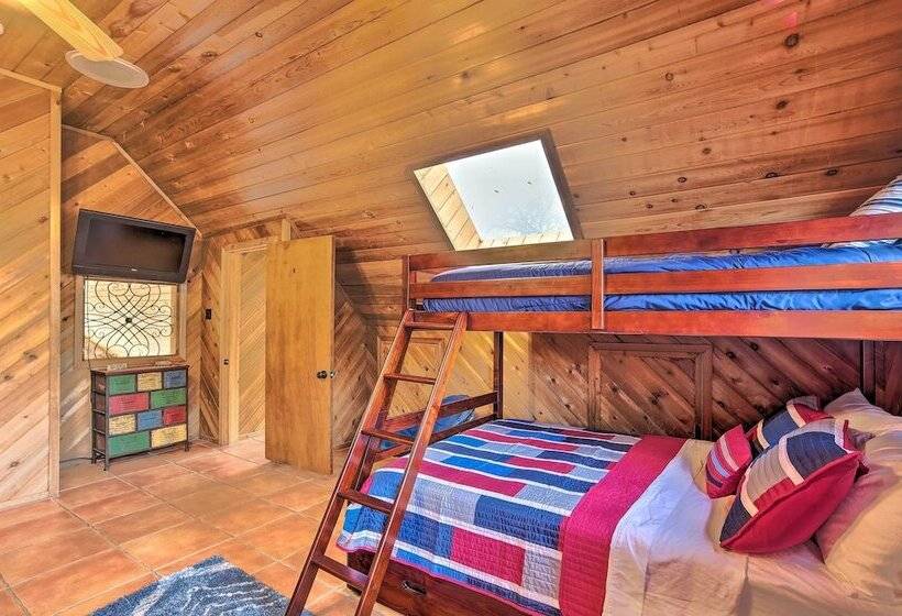 Nini S Love  Cottage W/ Deck + Fishing Pond!