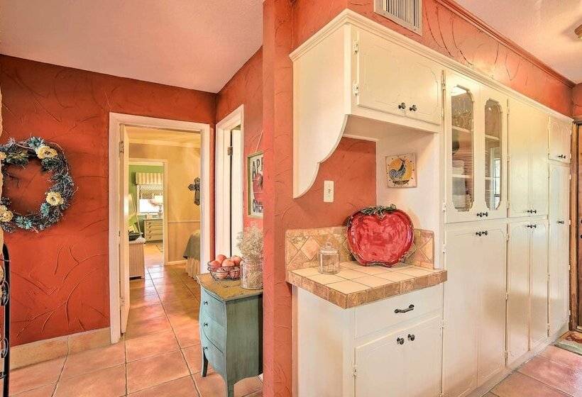 Nini S Love  Cottage W/ Deck + Fishing Pond!