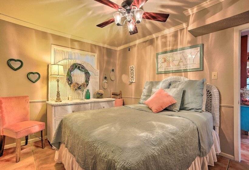 Nini S Love  Cottage W/ Deck + Fishing Pond!