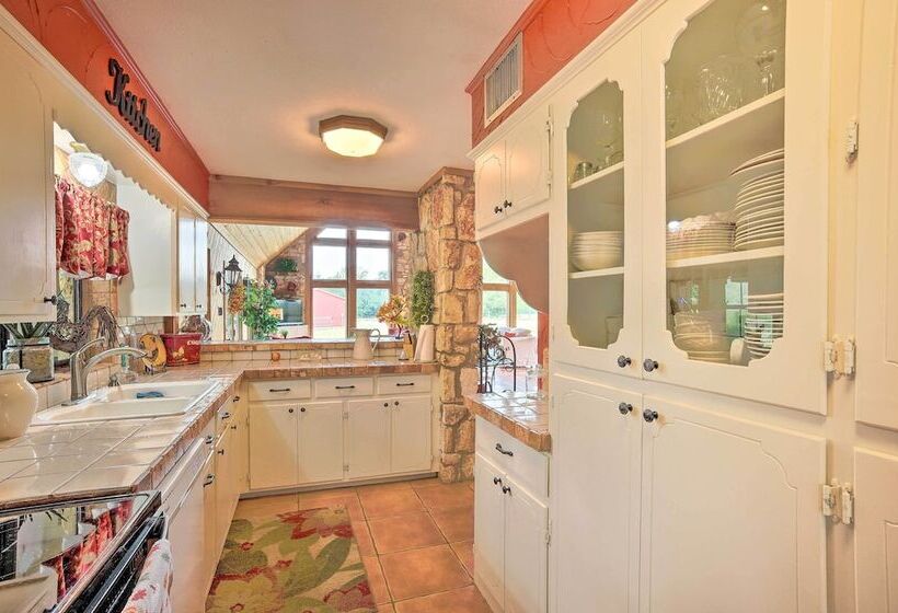 Nini S Love  Cottage W/ Deck + Fishing Pond!