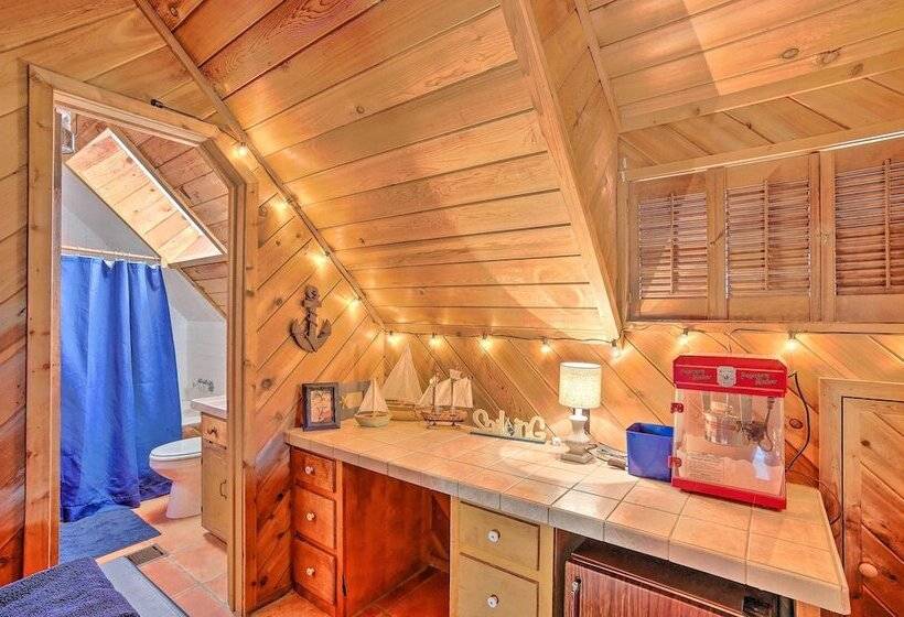 Nini S Love Cottage W/ Deck + Fishing Pond!