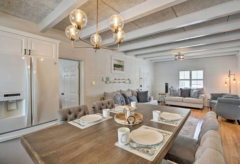 North Myrtle Beach Home: Steps To The Beach!