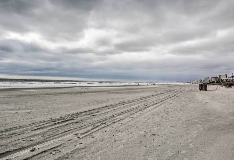 North Myrtle Beach Home: Steps To The Beach!