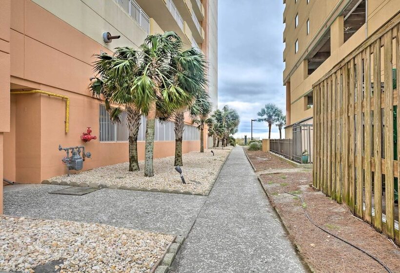 North Myrtle Beach Home: Steps To The Beach!