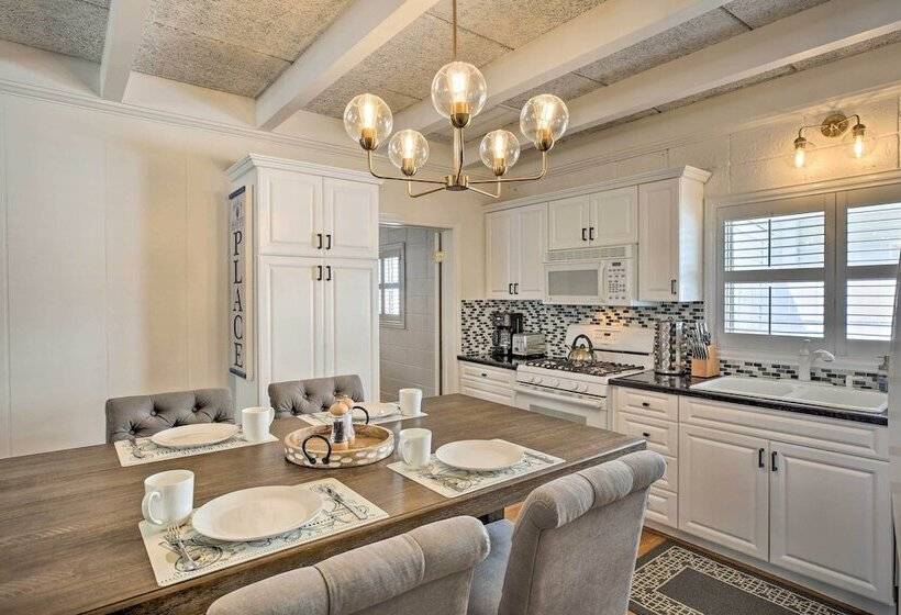 North Myrtle Beach Home: Steps To The Beach!