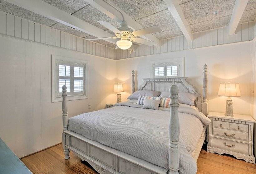 North Myrtle Beach Home: Steps To The Beach!