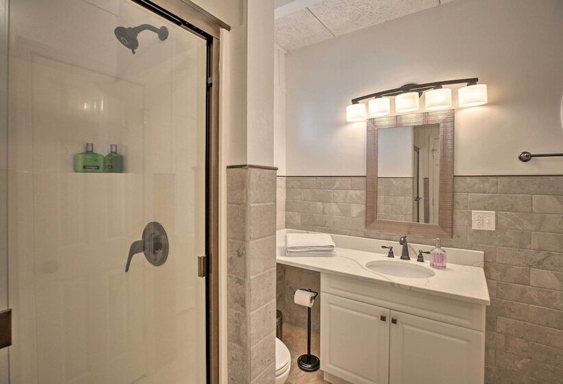 North Myrtle Beach Home: Steps To The Beach!