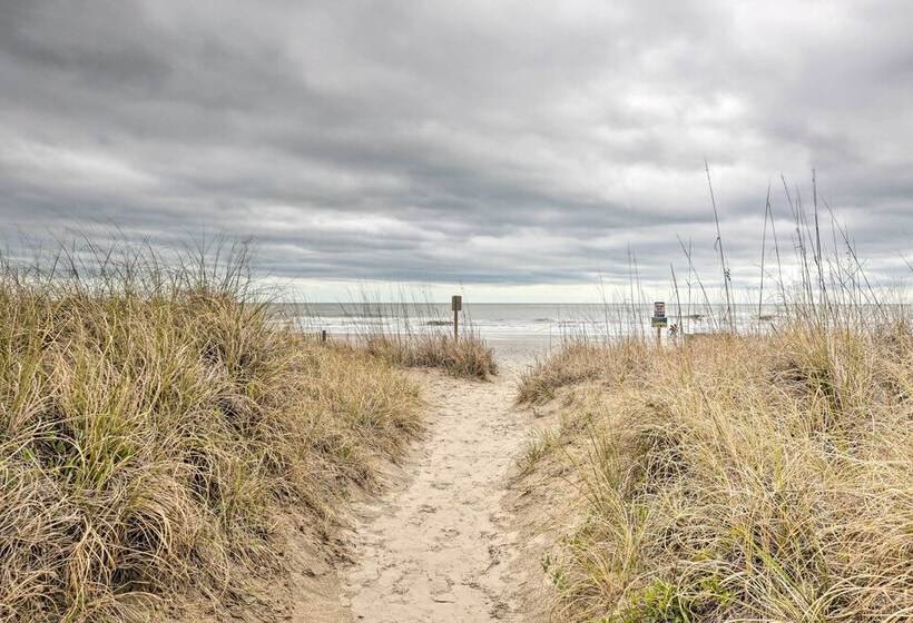 North Myrtle Beach Home: Steps To The Beach!