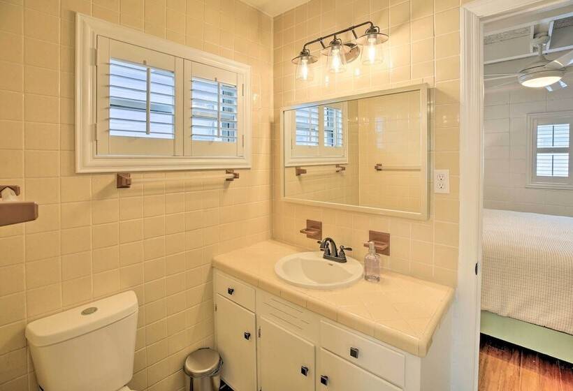 North Myrtle Beach Home: Steps To The Beach!