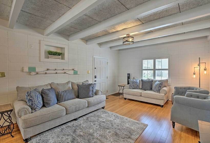 North Myrtle Beach Home: Steps To The Beach!