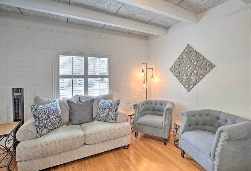 North Myrtle Beach Home: Steps To The Beach!