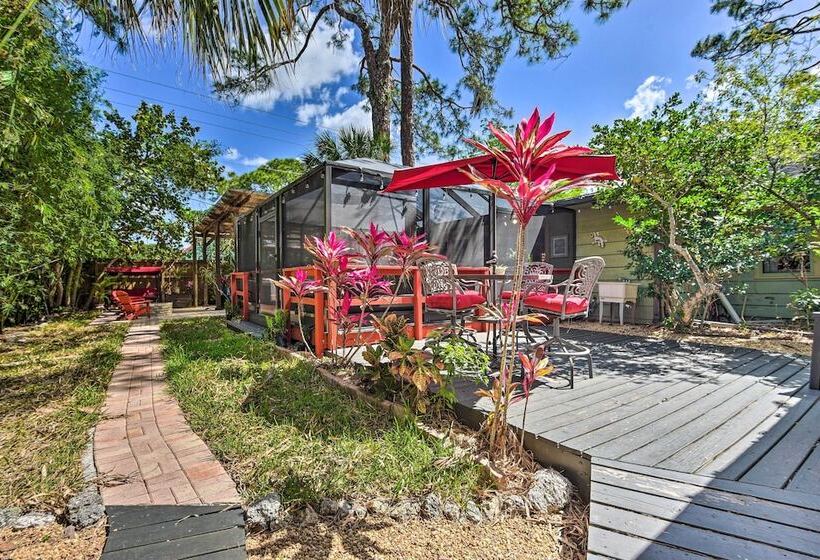 Oasis W/ 2 Stand Alone Casitas & Outdoor Bath